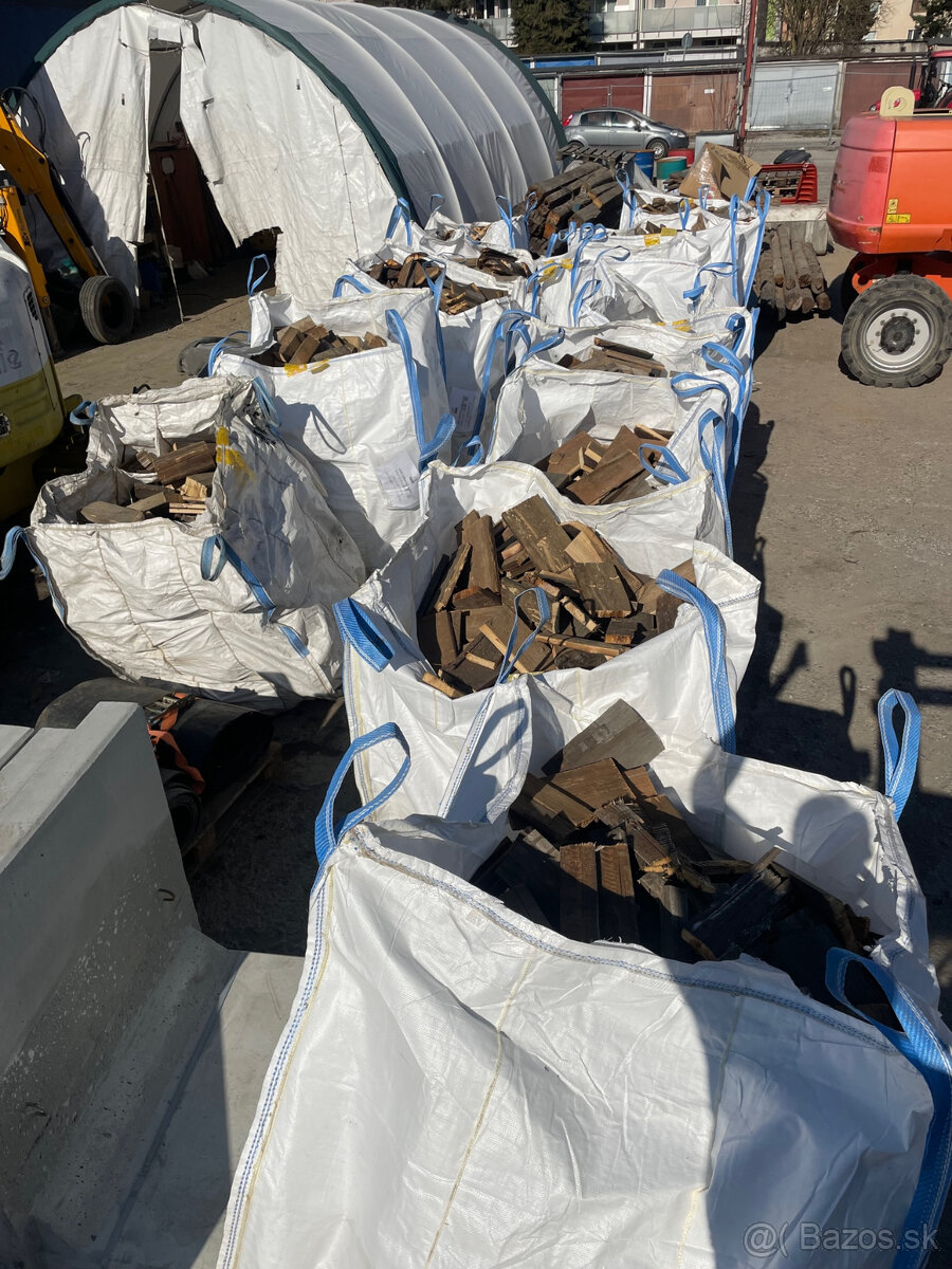 Mäkké palivové drevo zo starého humna 25,-eur /bigbag