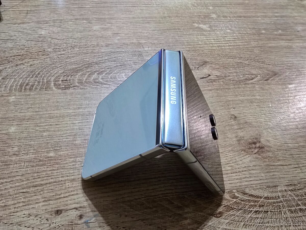 Samsung flip 5 256gb v top stave bez znamok pouzivania bol i