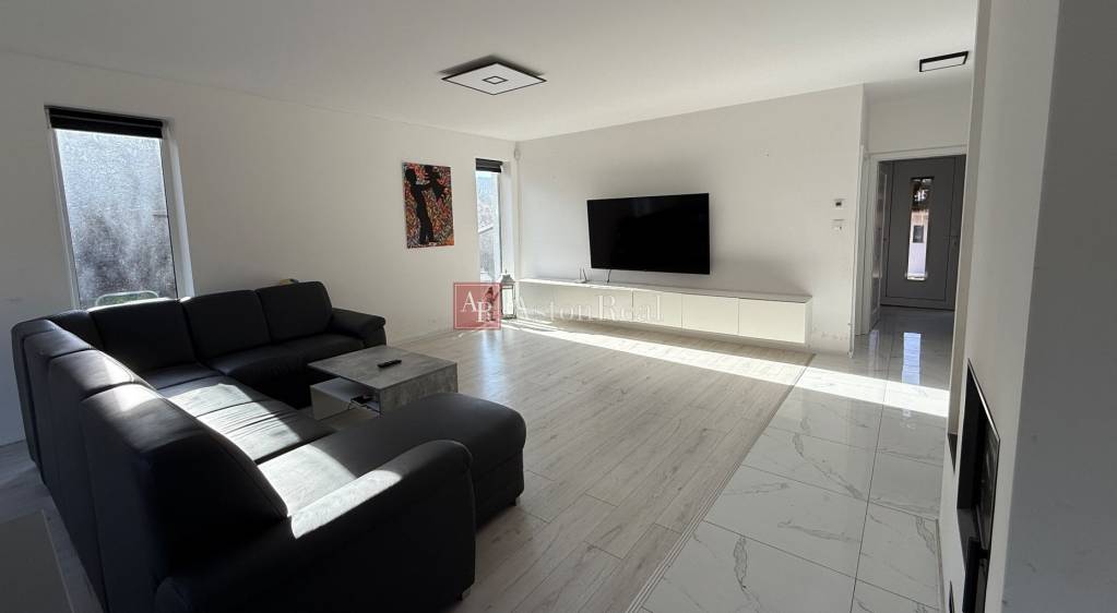 NOVOSTAVBA: zariadený BUNGALOV v obci Vieska Bezdedov (817m2