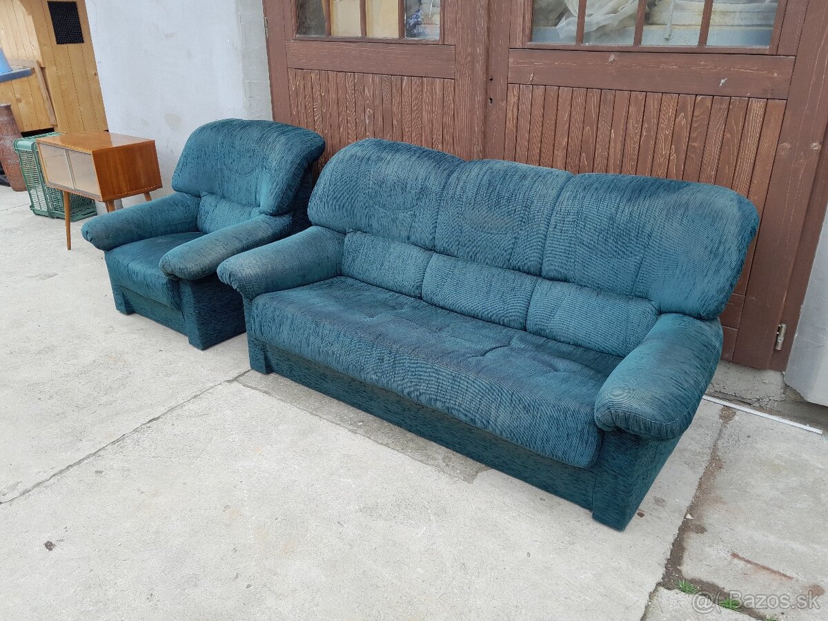 Predám rozkladací gauč a kreslá