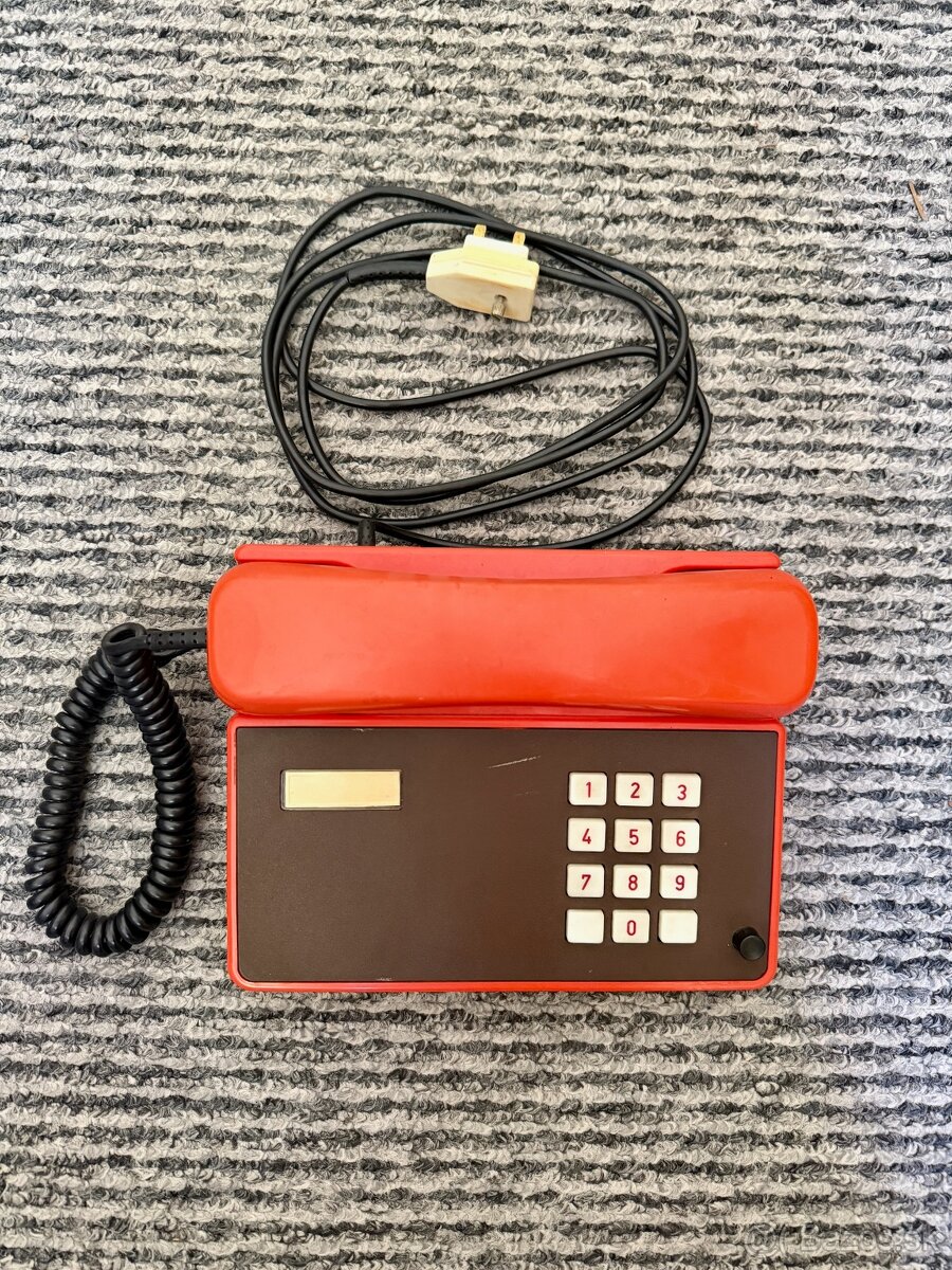 Plastový retro telefón Tesla Stropkov Es 4620