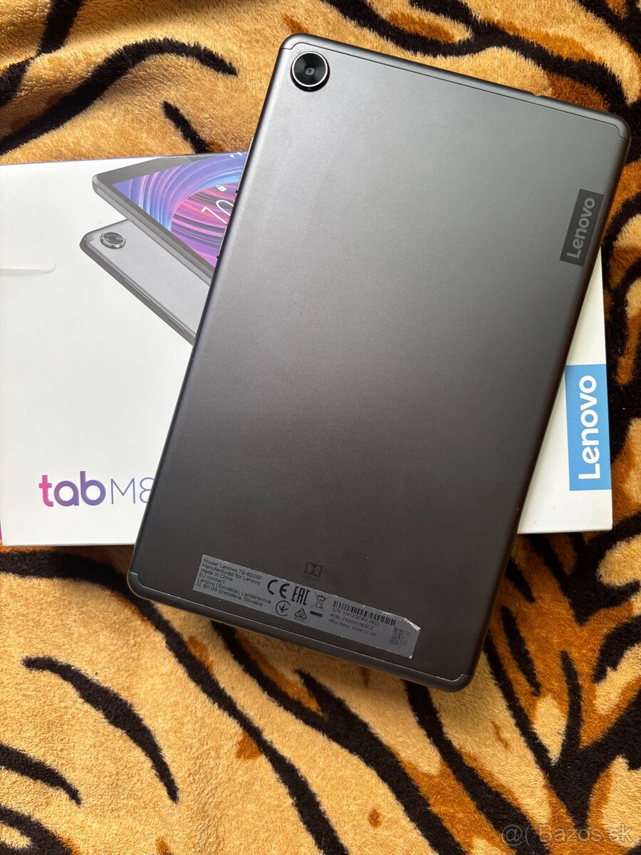Lenovo TAB M8 poškodený display