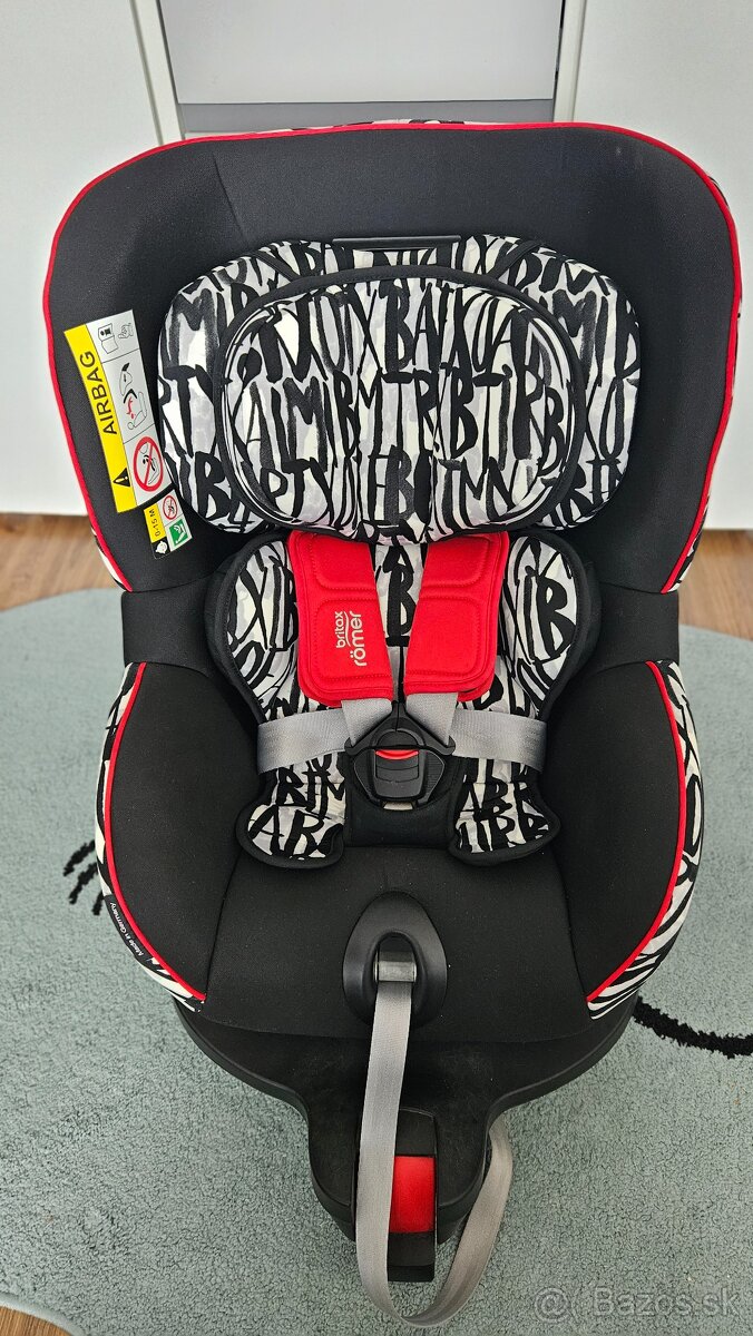 Britax Romer Dualfix i-size s novorodeneckou vložkou