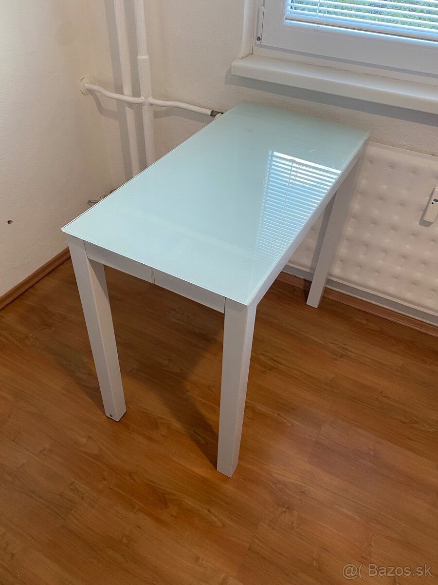 Predám menší rozťahovací stolík do kuchyne