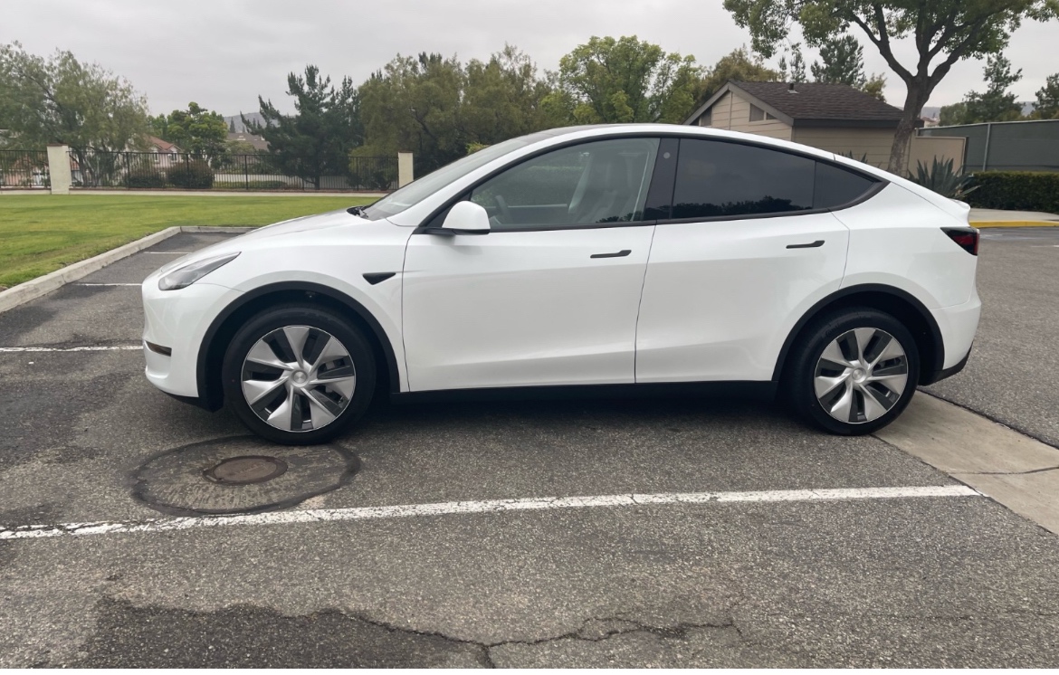 Tesla Y Long range AWD PLNÁ ZÁRUKA