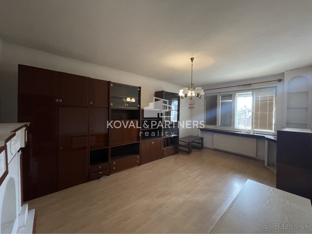 Priestranný poschodový rodinný dom s garážou - Kovarce