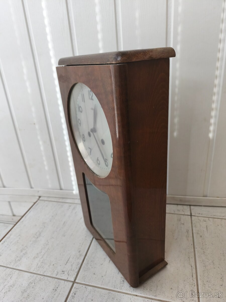 nástenné hodiny