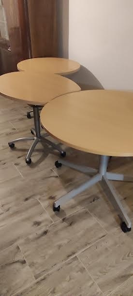 2 stoly,ktoré sa dajú pospájať