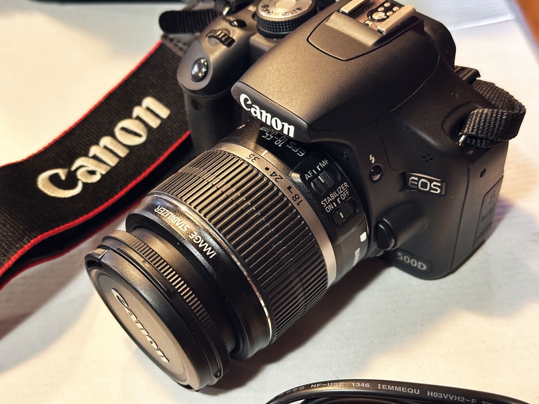 Digitálna zrkadlovka Canon 500D + objektív a príslušenstvo