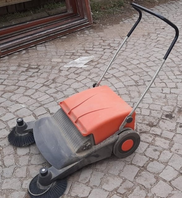 Ruční zametací stroj HKM 800