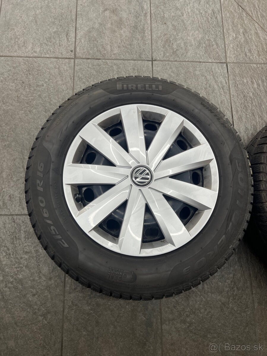 Predam zimnu sadu s plechovymi diskami a rozmerom 215/60 R16