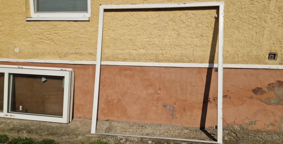 Plastové dvere vchodové