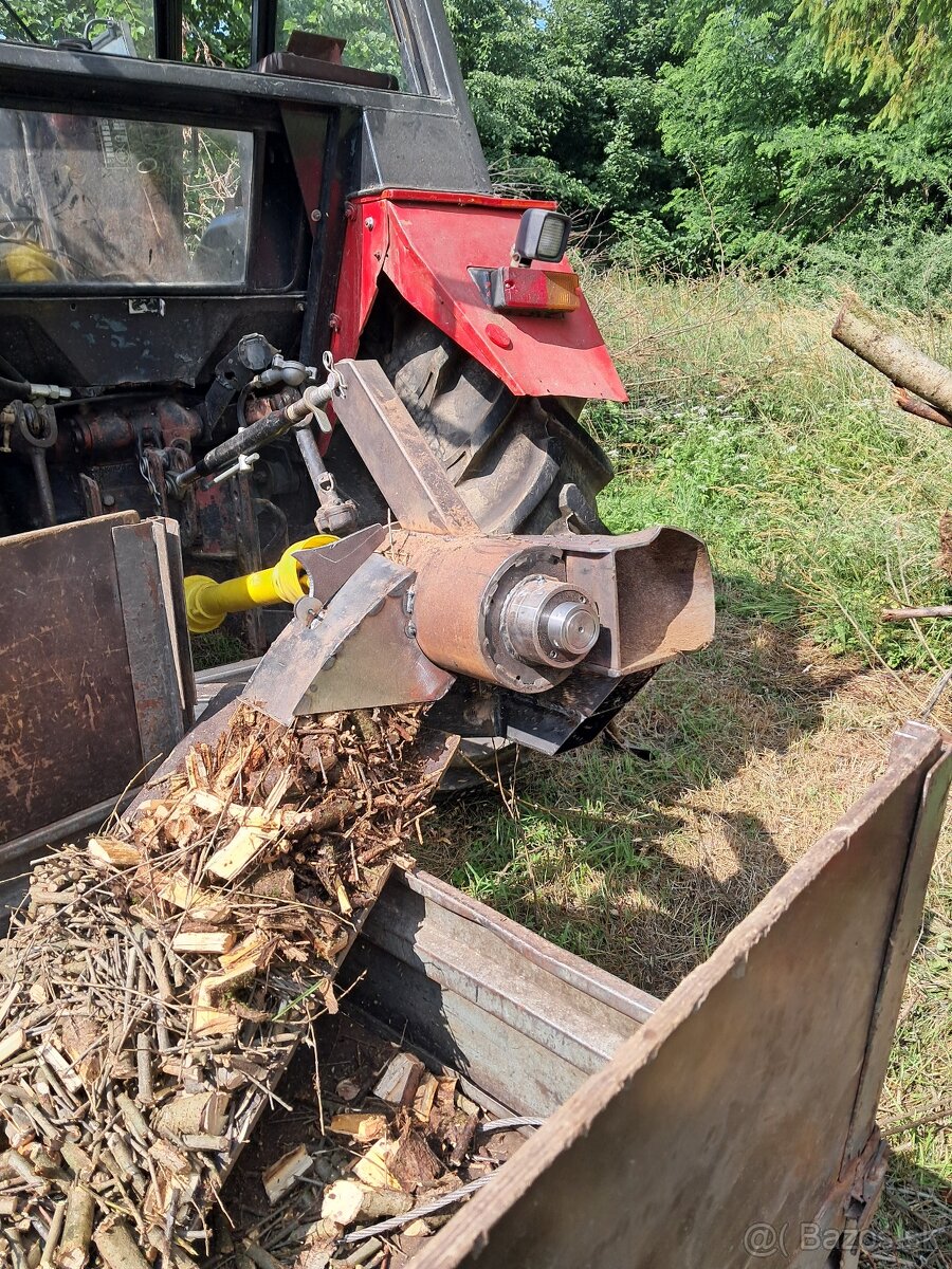 špalikovač štiepkovač traktor