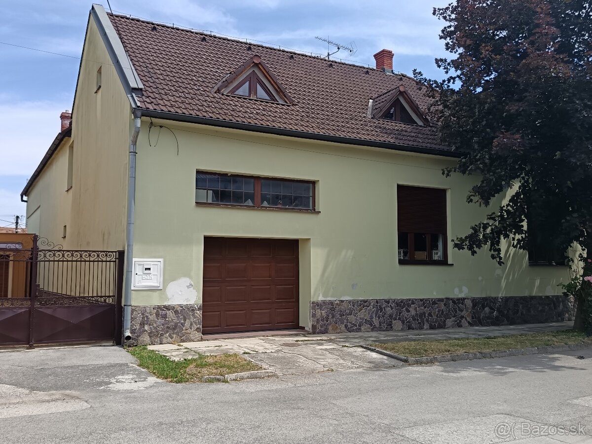 Luxusný dom s bazénom v Tornali