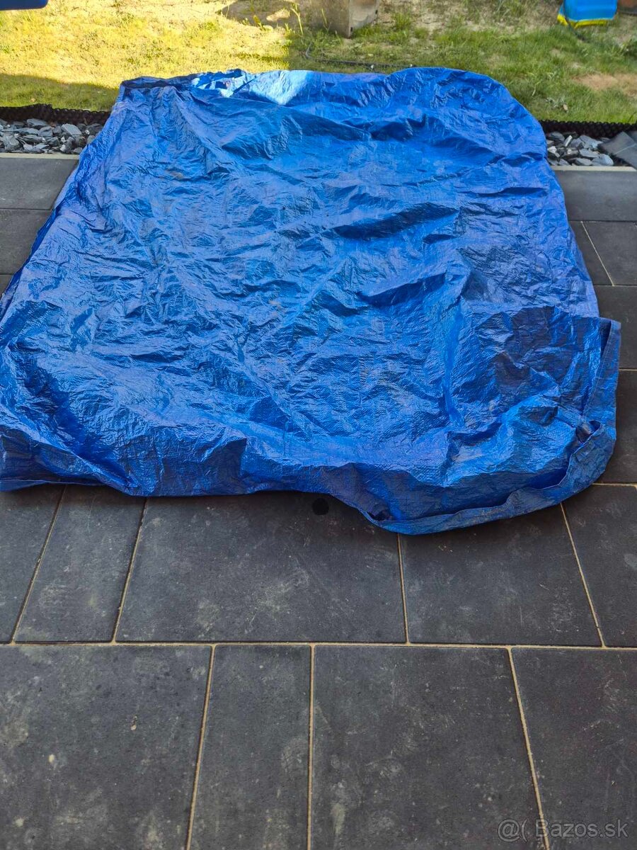 Plachta na bazén s gumičkami