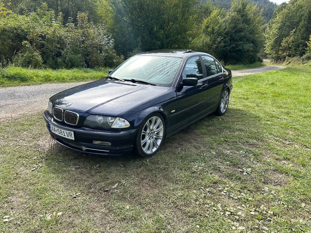 BMW 330i sedan manuál
