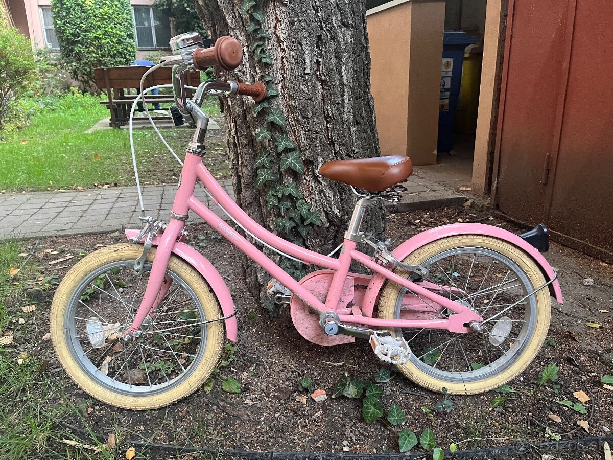 Krásny ružový bicykel