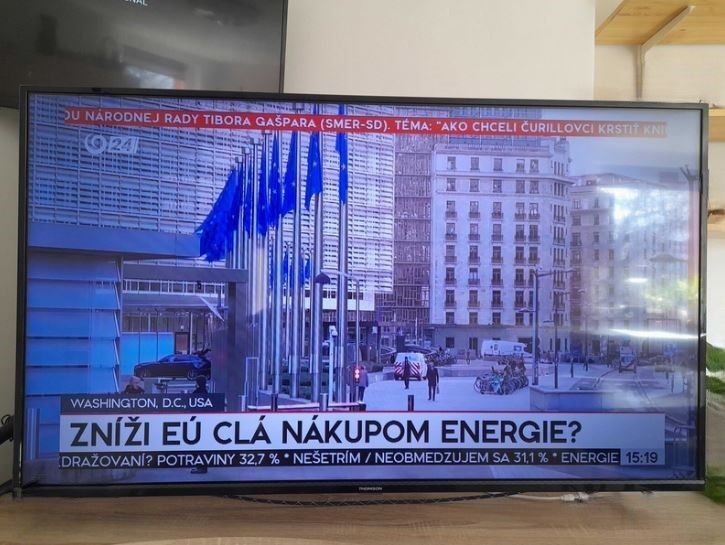 Thomson 55UD6406 Televízor má  slabo viditeľnú poruchu