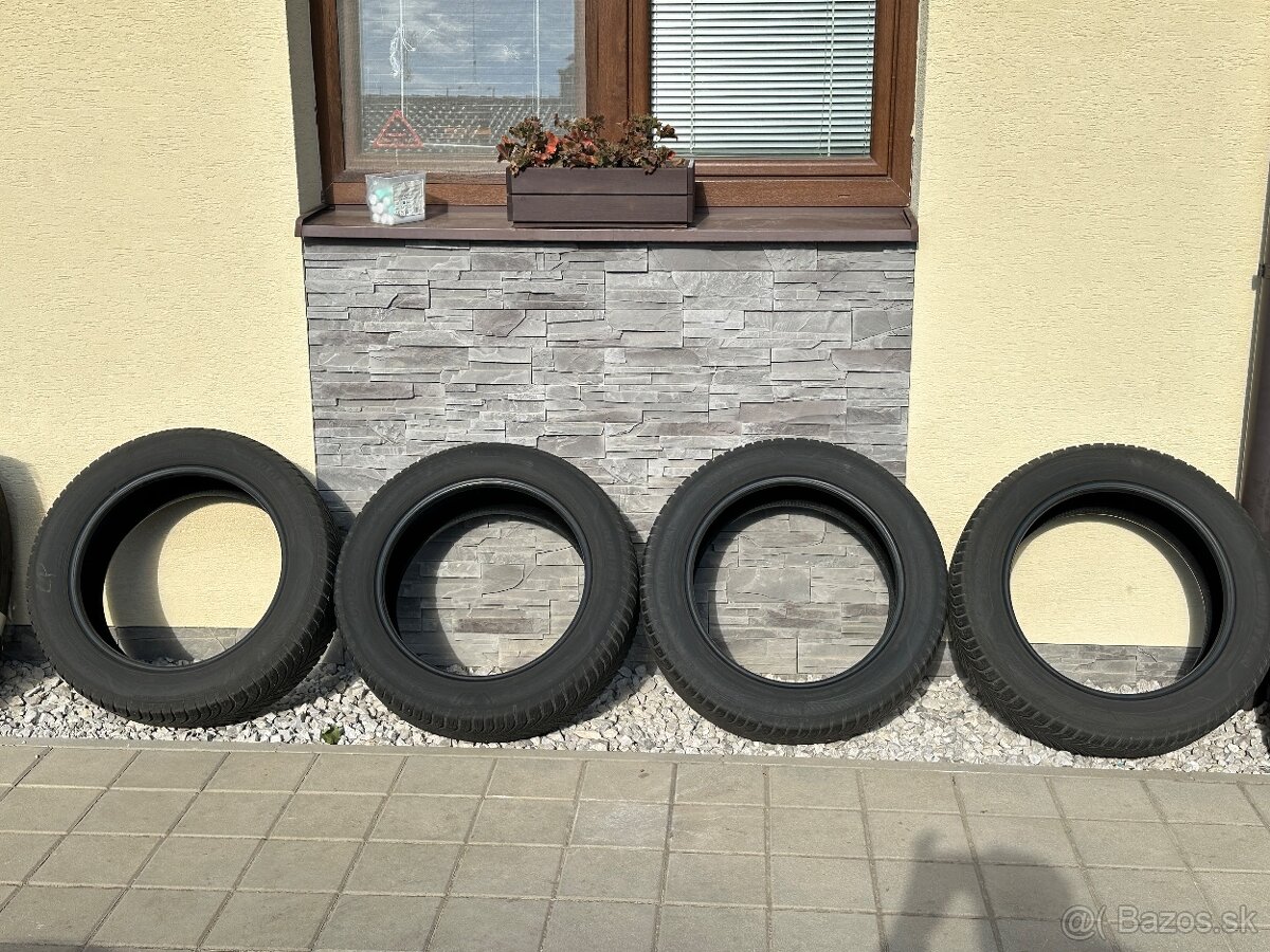 225/55 R18 102V XL celoročné GOODYEAR