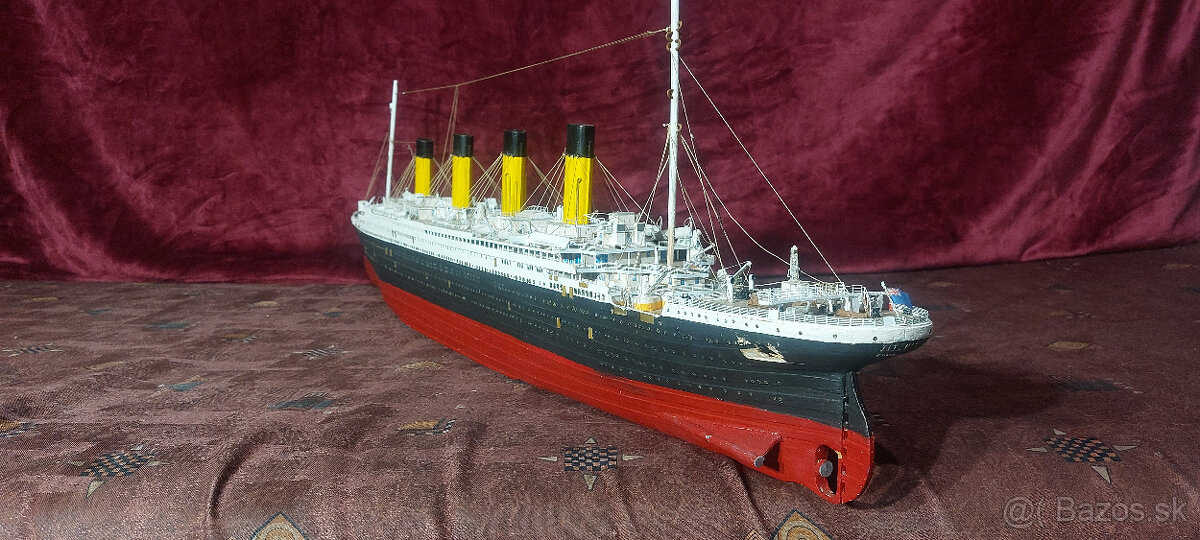 109 CM MODEL TITANICU Z DREVA