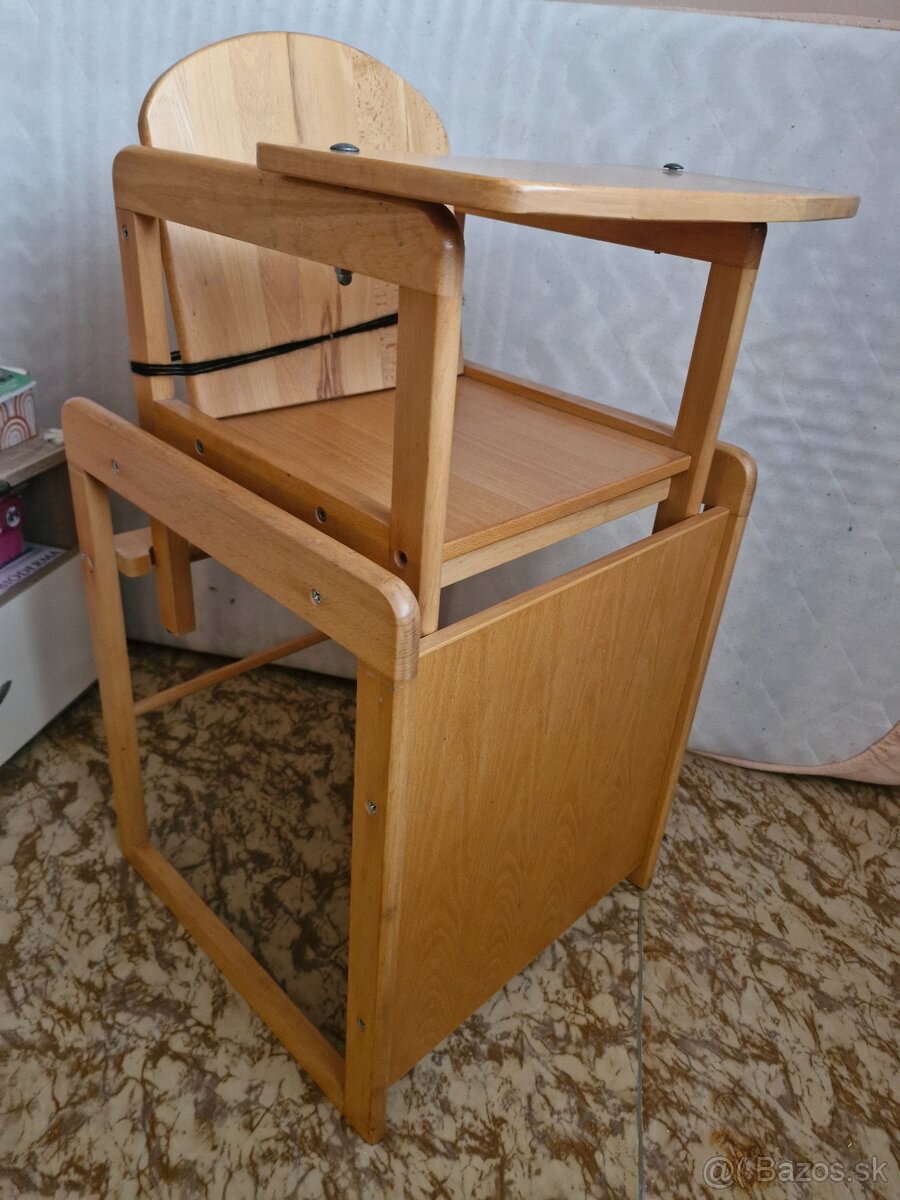 Detska drevena jedalenska stolicka