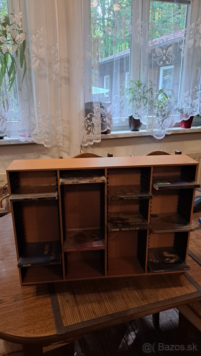 ponúkam na predaj skrinku na CD - Hama