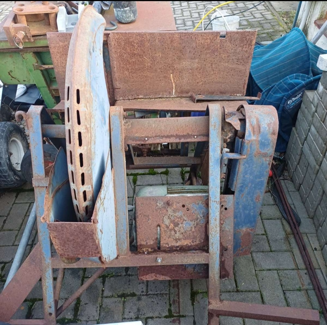 Predám cirkular na drevo metrovicu