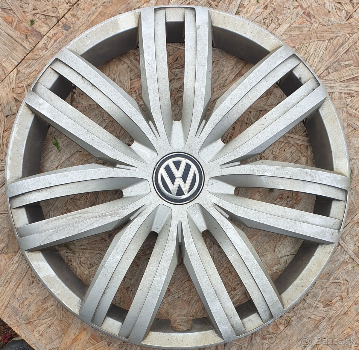 Predam 3 puklice VW 16