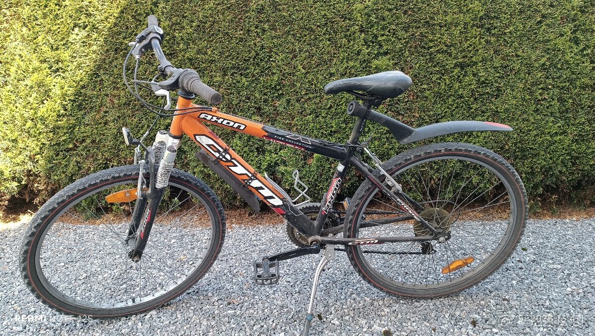 Málo používaný horský bicykel