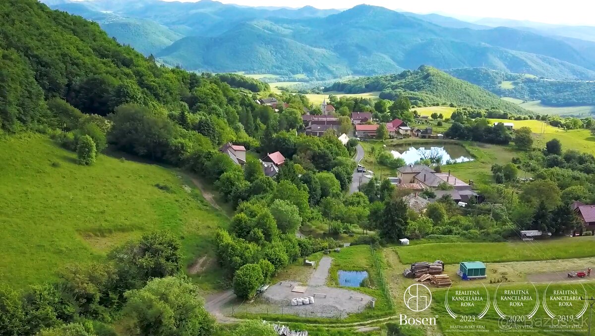 BOSEN | Stavebný pozemok s IS a stavebným povolením na rodin
