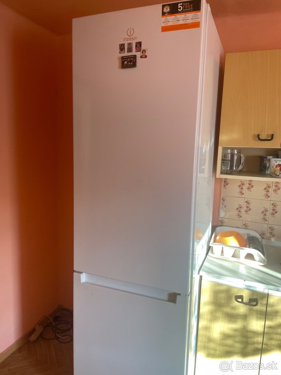 chladnička indesit aj mrazak