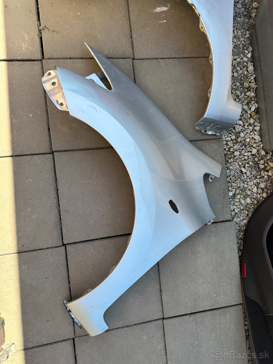 Predám ľavý Blatník Toyota Auris 2006-2012