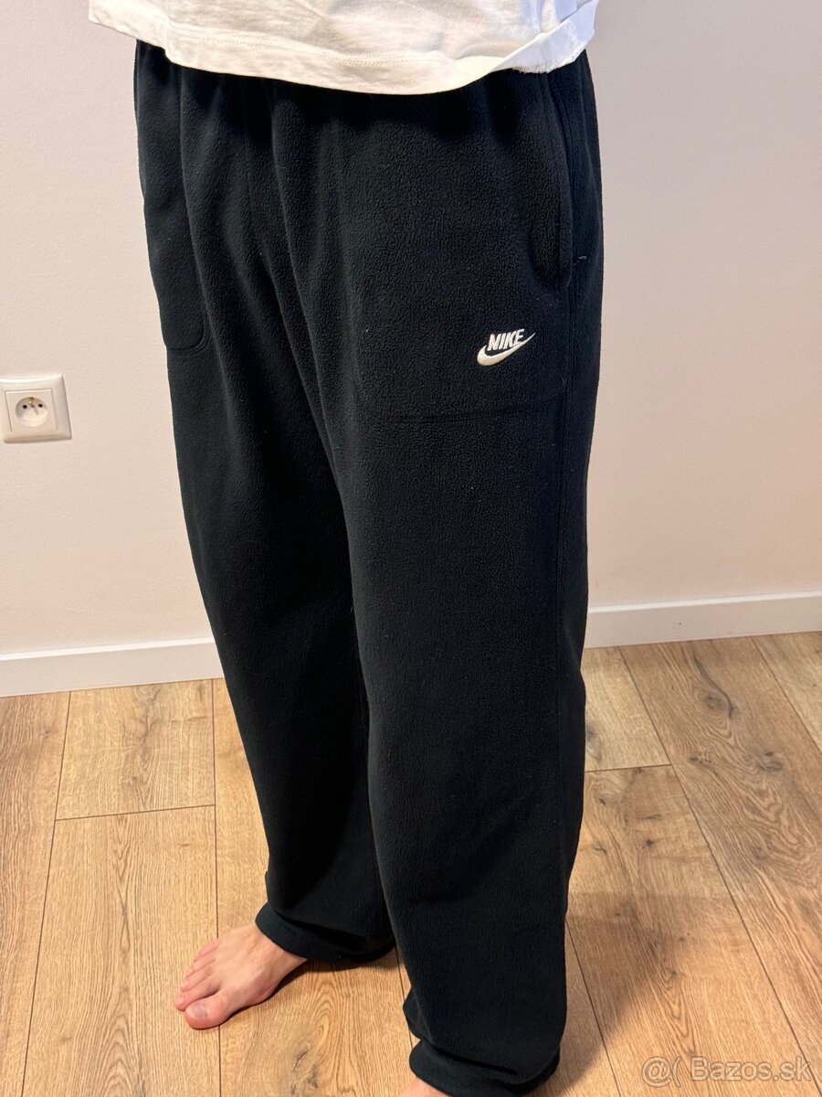 teplé tepláky Nike