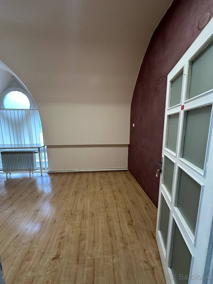 Obchodný priestor na prenájom v Komárne