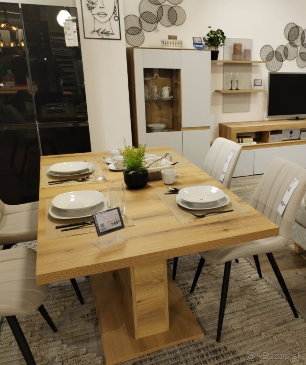 Jedálenský stôl