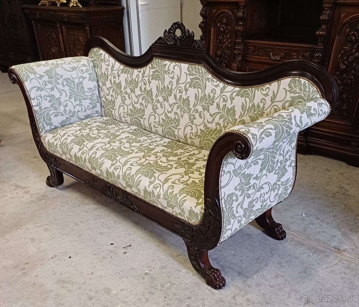 Staroẓ̌itná pohovka (sedač̣ka)