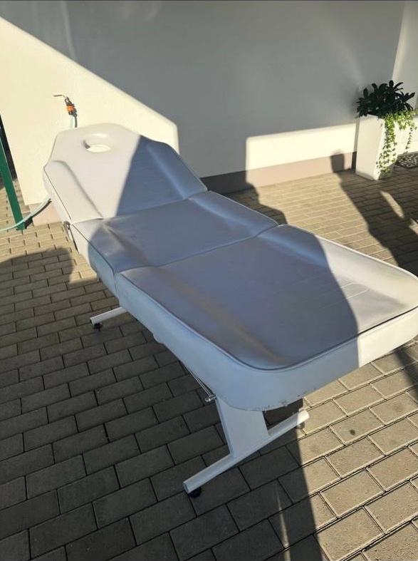 Predám masérsky stôl polohovateľný