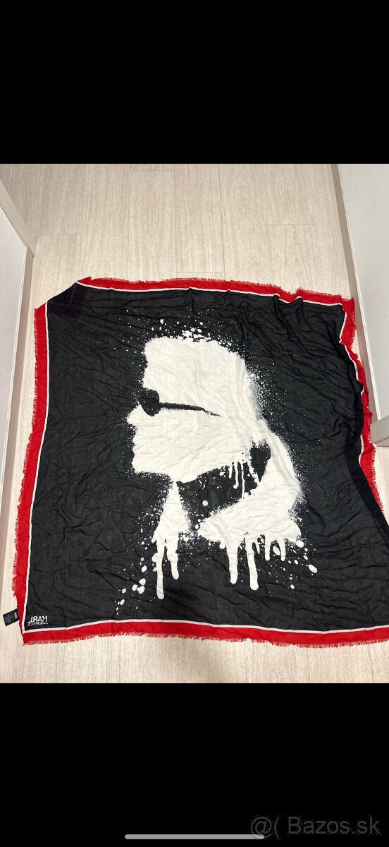 Nova Karl Lagerfel obrovska satka