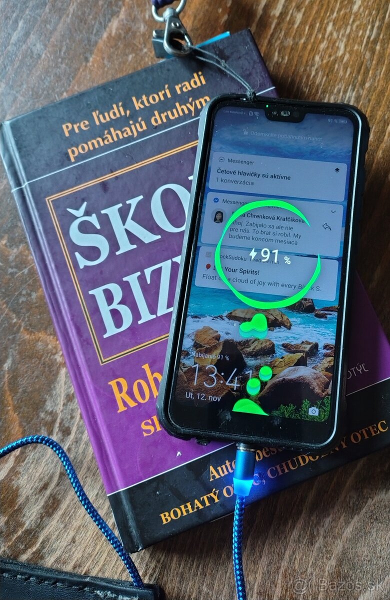 Nabíjačka C svieti
