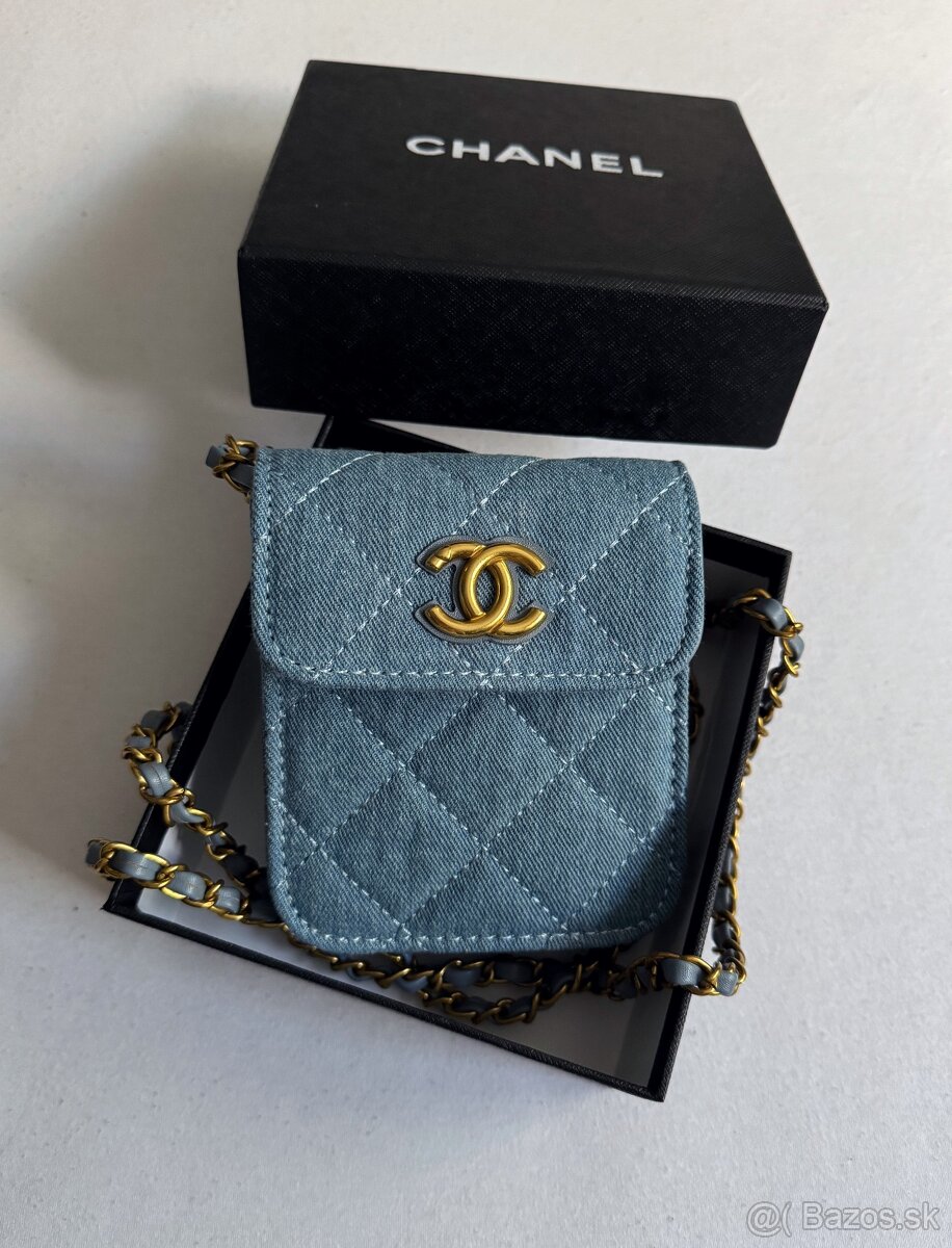 CHANEL VIP gift crossbody denim bag