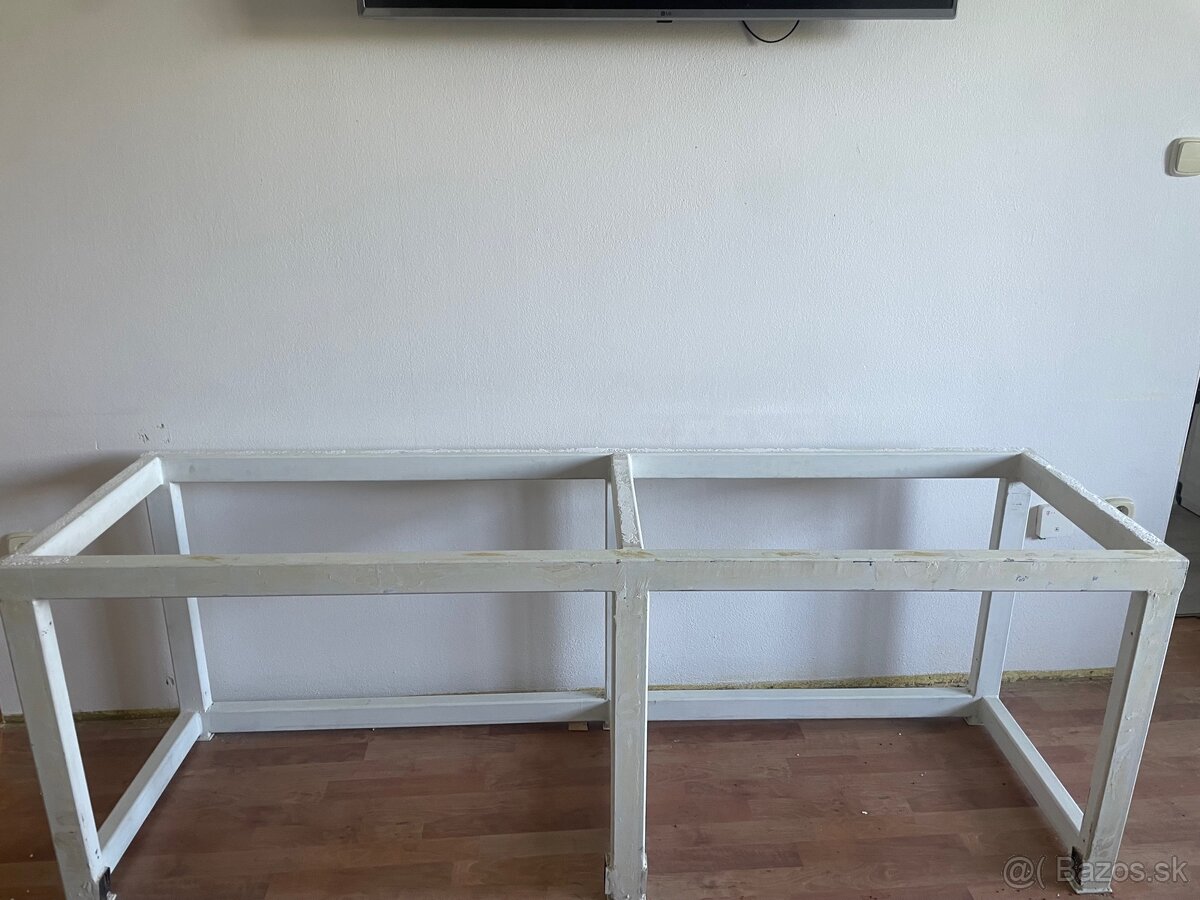 Železný podstavec