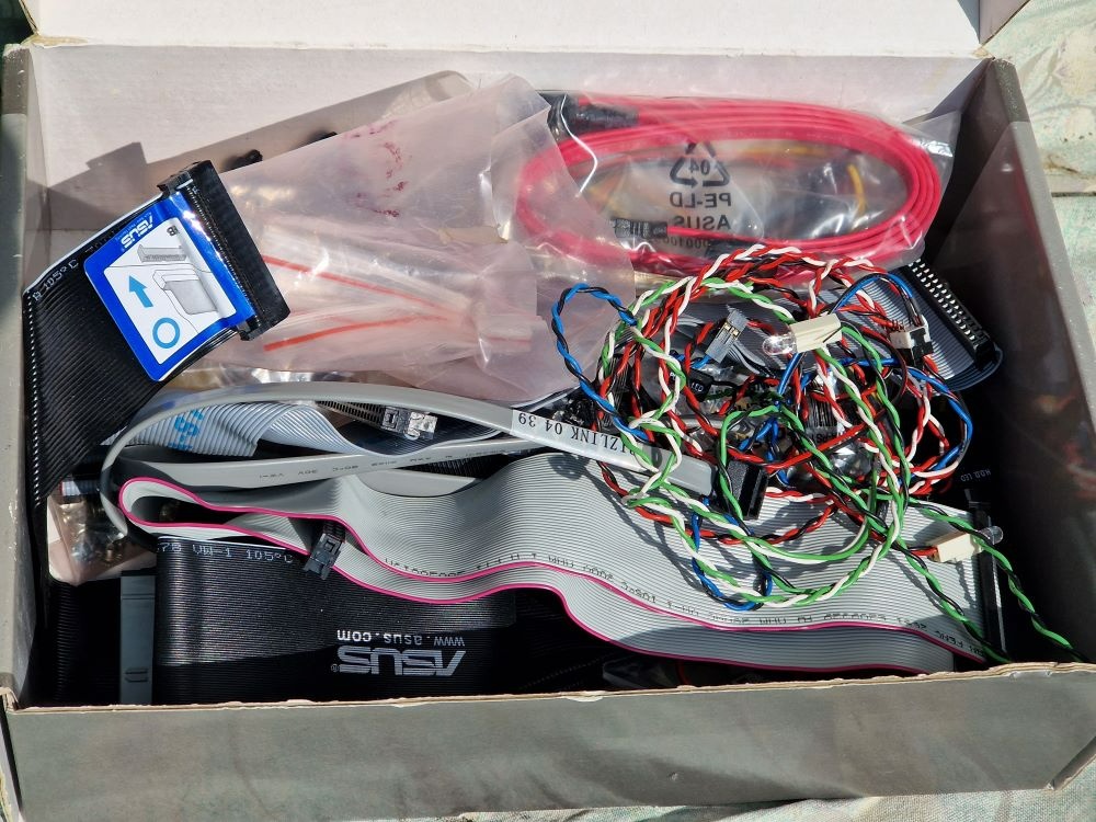 Darujem kable PC