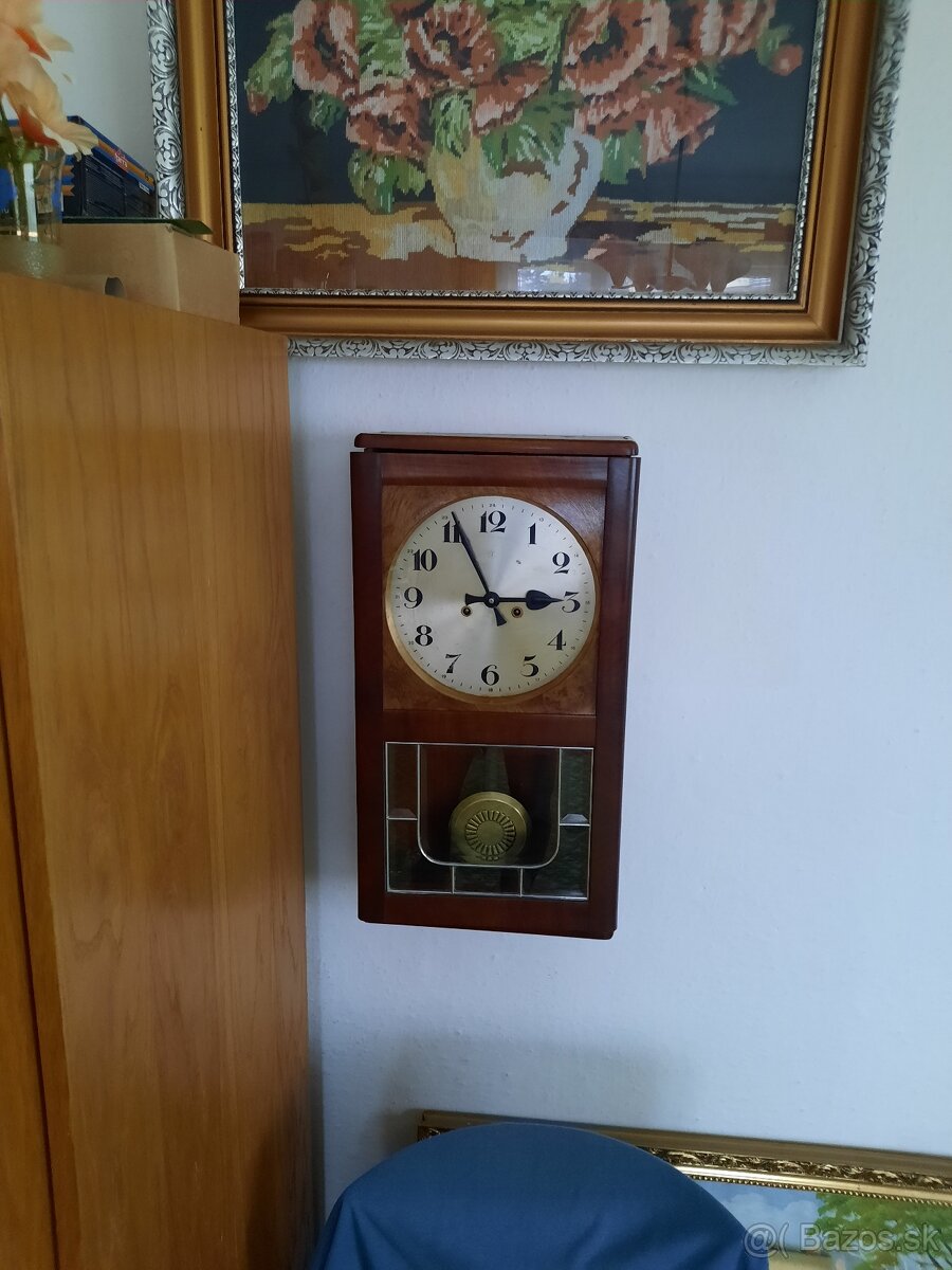 Nástenné hodiny Junghans