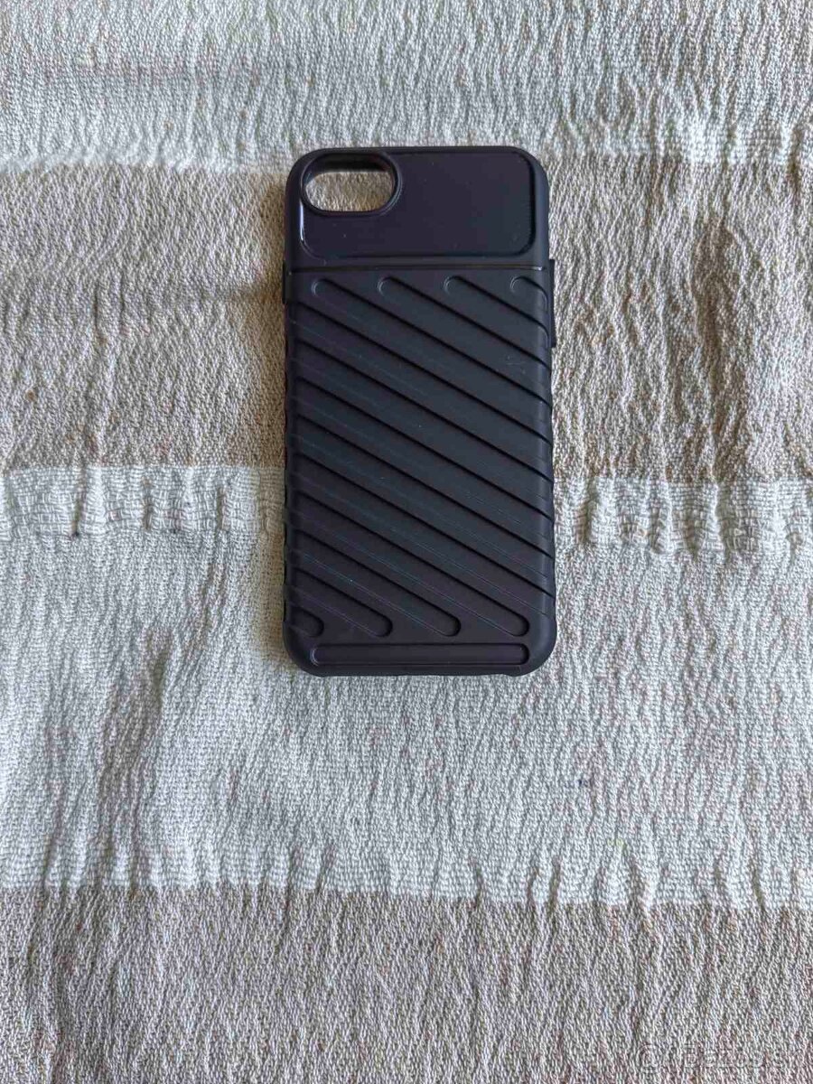 Obal zadný na Iphone 7/8/SE 2020/2022 čierny odolný
