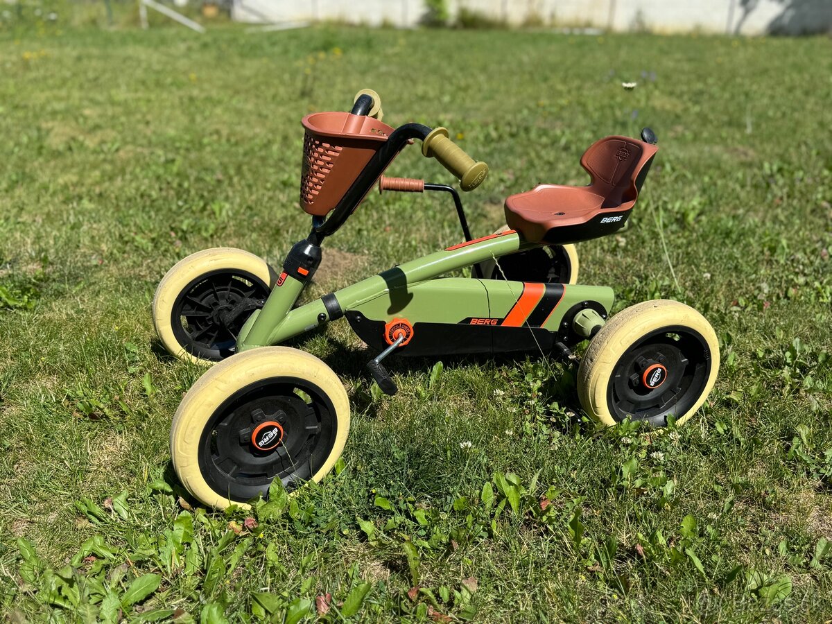 Detská šlapacia bugina