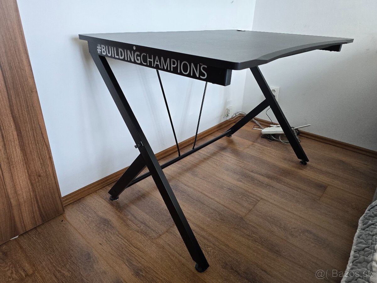 Hráčsky stol Trust gxt 711 dominus gaming desk