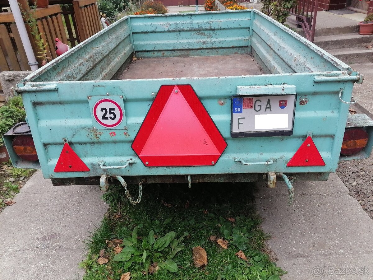 Vyklápacia vlečka za malotraktor
