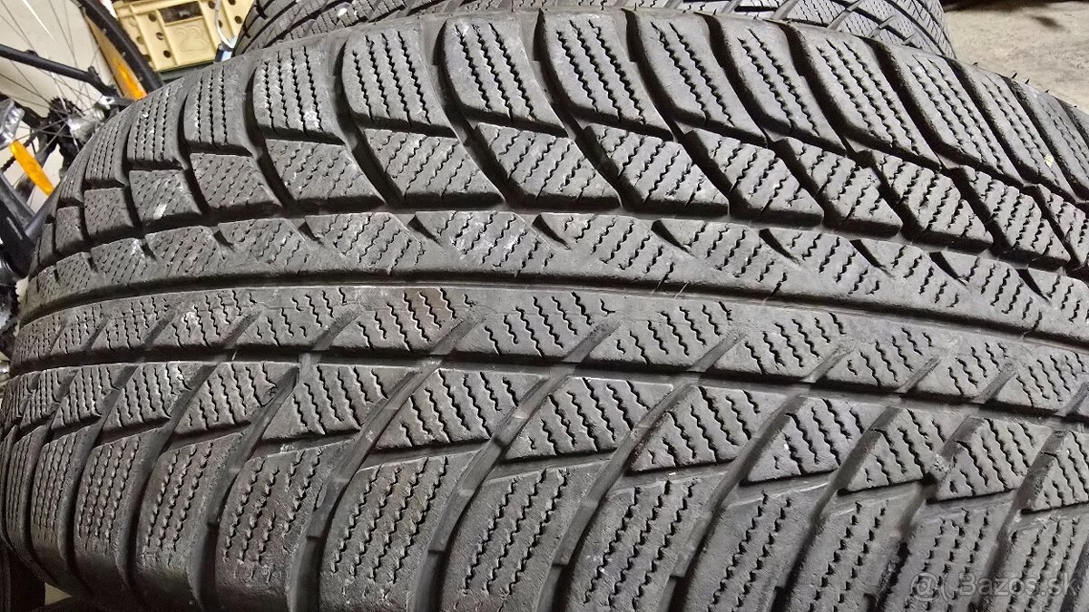 Zimne pneu Bridgestone 225/55 r17 RFT