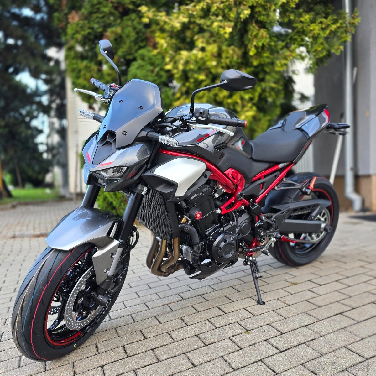 Kawasaki Z900 Performance 2025 s doplnkami