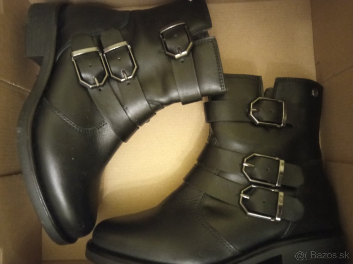 Kožené čižmy s prackami